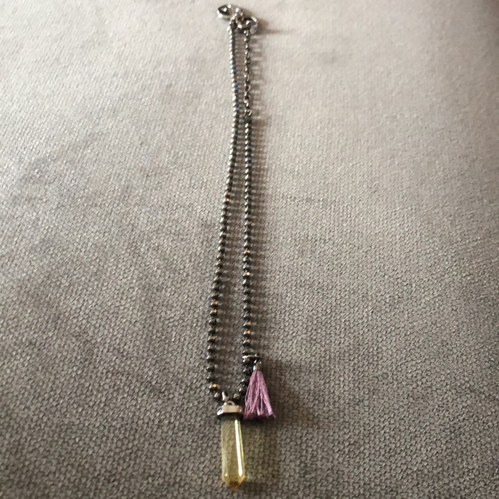 Vera Wang Pendant Necklace 18$